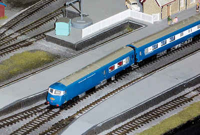 Farish N gauge blue pullman painted